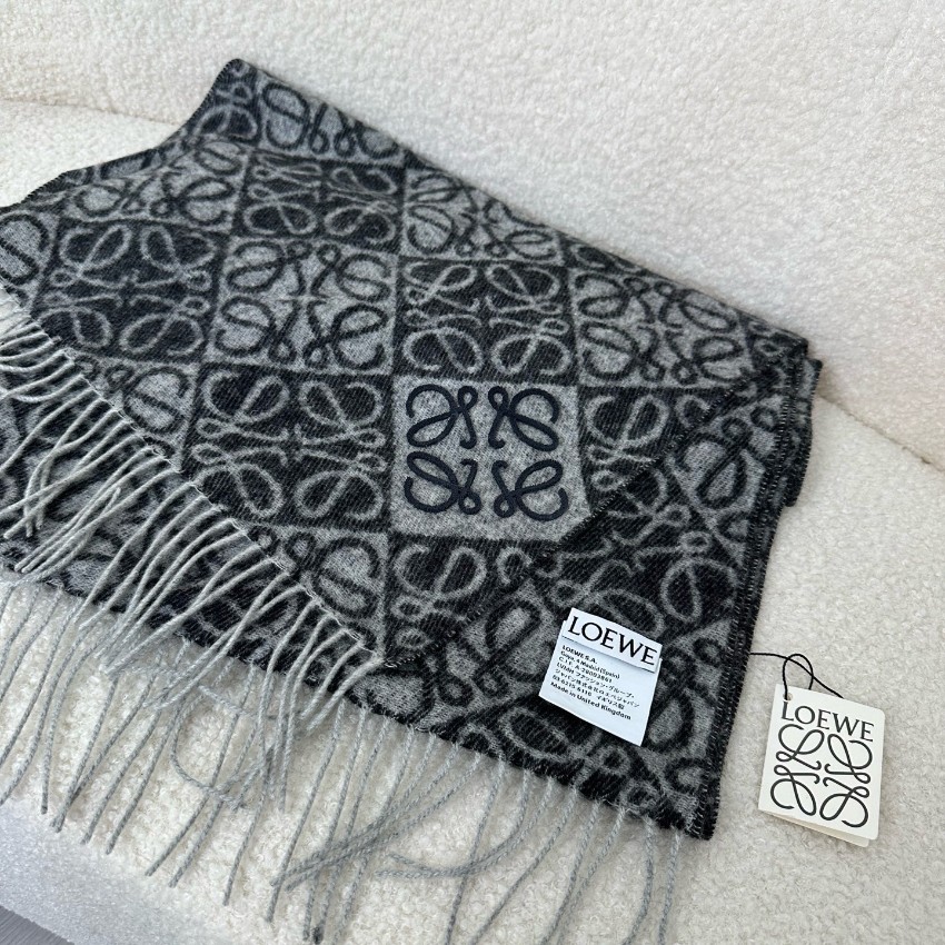 ロエベ 本物級コピー アナグラム総柄マフラー ブラック グレー配色 大判ストール ロゴ刺繍 フリンジ付き 秋冬防寒 高級感漂うデザイン 満足度高い_4