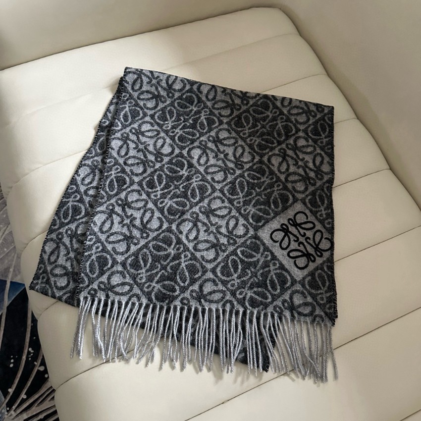 ロエベ 本物級コピー アナグラム総柄マフラー ブラック グレー配色 大判ストール ロゴ刺繍 フリンジ付き 秋冬防寒 高級感漂うデザイン 満足度高い_5
