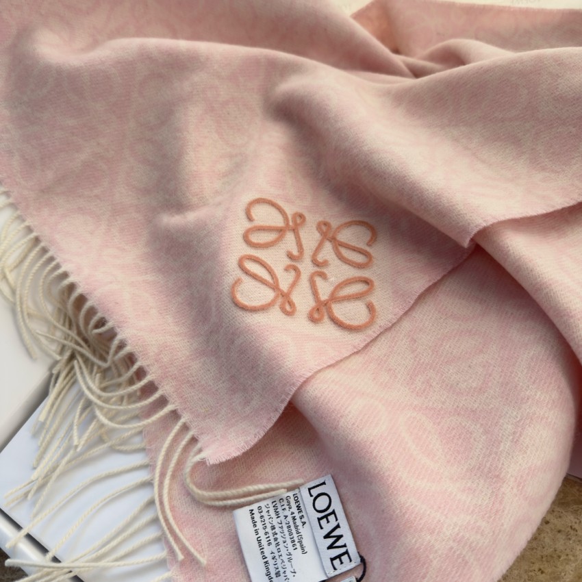 ロエベ n級 アナグラム刺繍大判マフラー ピンク ホワイト配色 淡色モノグラム柄 フリンジ付き 秋冬レディースストール 実店舗運営_4