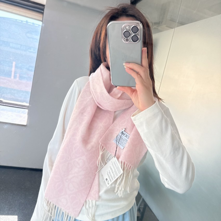ロエベ n級 アナグラム刺繍大判マフラー ピンク ホワイト配色 淡色モノグラム柄 フリンジ付き 秋冬レディースストール 実店舗運営_5