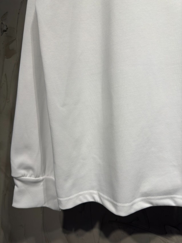 アレキサンダーワン 本物級コピー ロングスリーブTシャツ ホワイト 胸元ミニロゴ クルーネック リブ袖口 シンプルデザイン 口コミ多数_1
