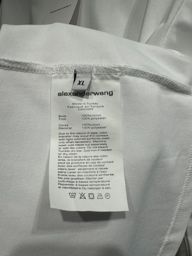 アレキサンダーワン 本物級コピー ロングスリーブTシャツ ホワイト 胸元ミニロゴ クルーネック リブ袖口 シンプルデザイン 口コミ多数_2