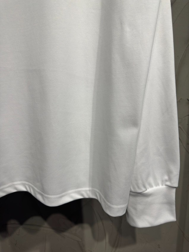 アレキサンダーワン 本物級コピー ロングスリーブTシャツ ホワイト 胸元ミニロゴ クルーネック リブ袖口 シンプルデザイン 口コミ多数_5