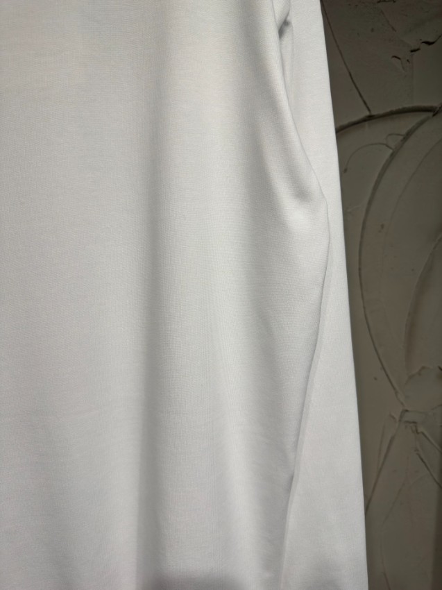 アレキサンダーワン 本物級コピー ロングスリーブTシャツ ホワイト 胸元ミニロゴ クルーネック リブ袖口 シンプルデザイン 口コミ多数_6