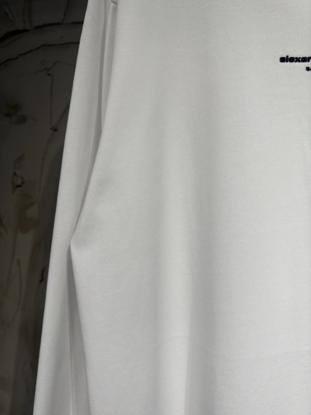 アレキサンダーワン 本物級コピー ロングスリーブTシャツ ホワイト 胸元ミニロゴ クルーネック リブ袖口 シンプルデザイン 口コミ多数_10