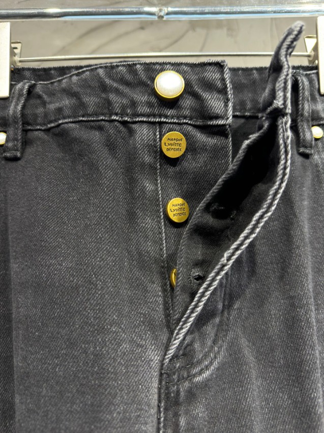 ルイヴィトン 格安 ワイドデニムカーゴパンツ ウォッシュブラック LVロゴパッチ 大型切り替えポケット ストレートシルエット ヴィンテージ加工 確実に届く_2