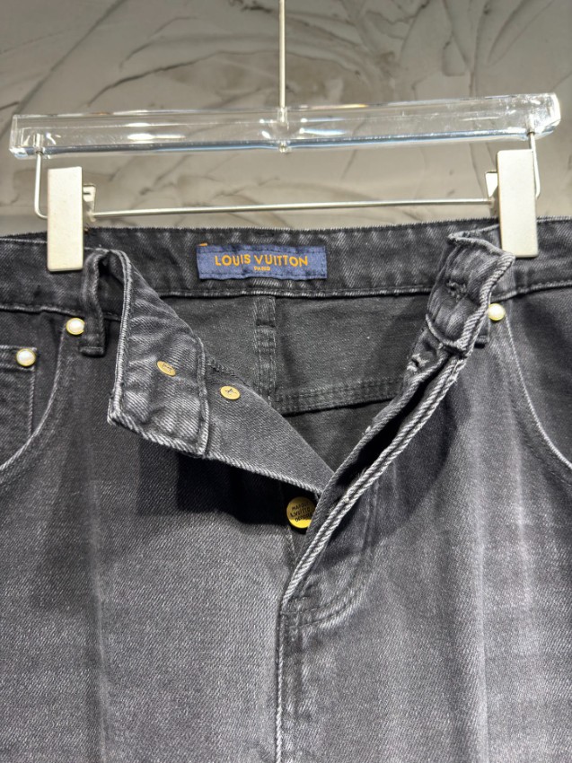 ルイヴィトン 格安 ワイドデニムカーゴパンツ ウォッシュブラック LVロゴパッチ 大型切り替えポケット ストレートシルエット ヴィンテージ加工 確実に届く_3