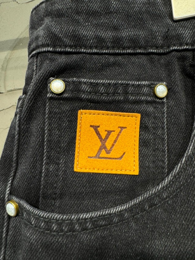 ルイヴィトン 格安 ワイドデニムカーゴパンツ ウォッシュブラック LVロゴパッチ 大型切り替えポケット ストレートシルエット ヴィンテージ加工 確実に届く_7