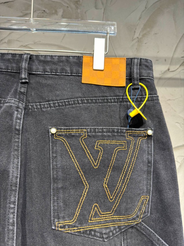 ルイヴィトン 格安 ワイドデニムカーゴパンツ ウォッシュブラック LVロゴパッチ 大型切り替えポケット ストレートシルエット ヴィンテージ加工 確実に届く_11
