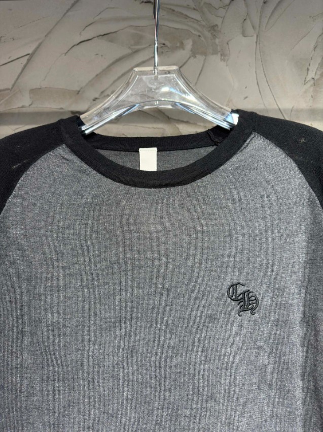 クロムハーツ 本物級コピー ラグラン長袖Tシャツ グレーブラック切り替え 胸元ロゴ刺繍 袖クロス装飾 クルーネック カジュアルスタイル 追跡可能_5