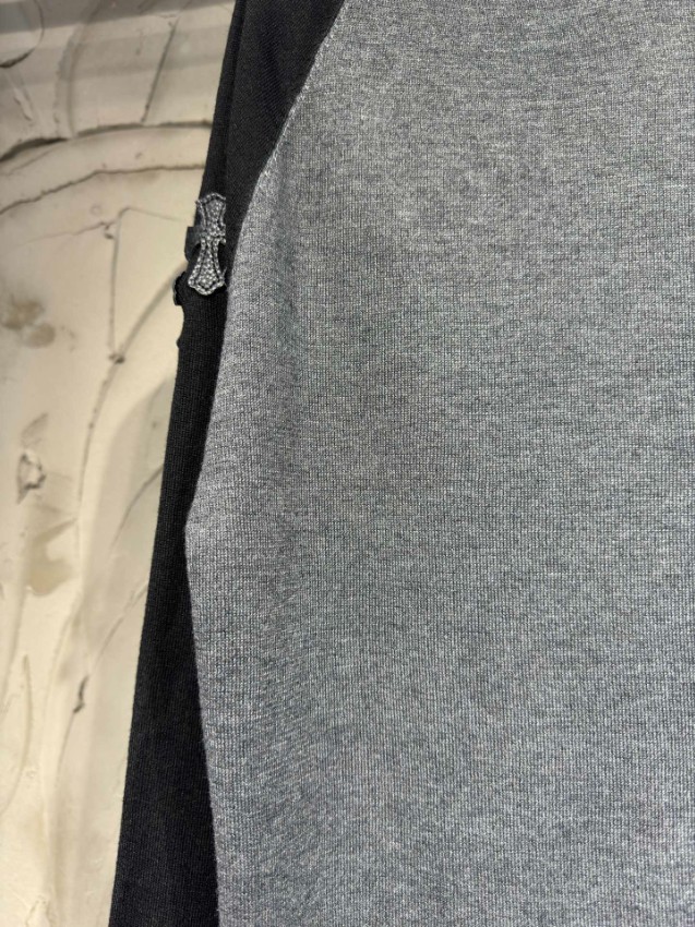 クロムハーツ 本物級コピー ラグラン長袖Tシャツ グレーブラック切り替え 胸元ロゴ刺繍 袖クロス装飾 クルーネック カジュアルスタイル 追跡可能_8