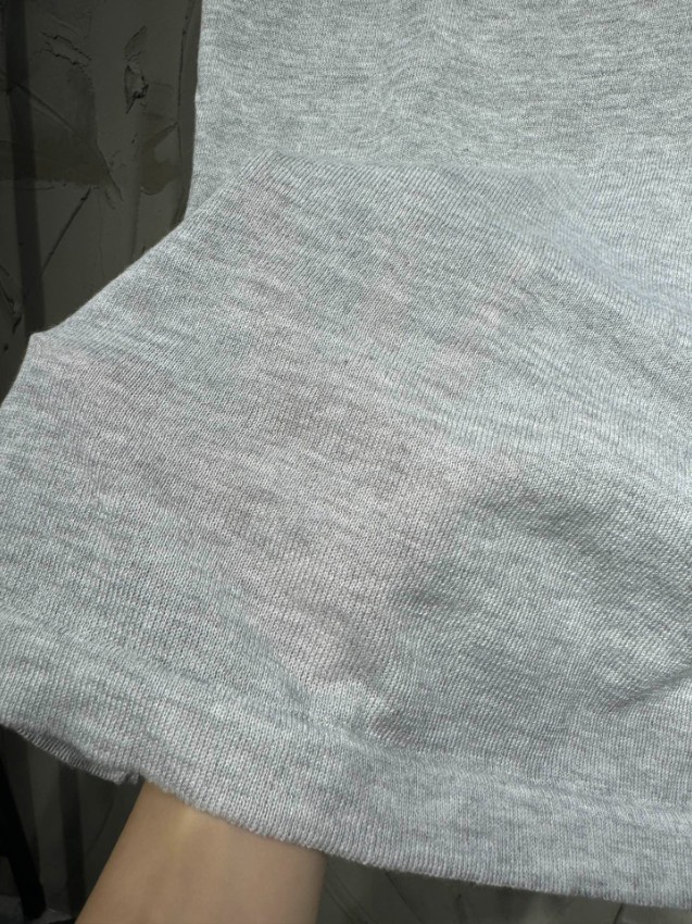 クロムハーツ スーパーコピー ラグラン長袖Tシャツ ライトグレー チャコールグレー袖切り替え 胸元ロゴ刺繍 クロス装飾 クルーネック 梱包丁寧_9