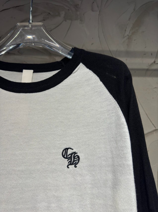 クロムハーツ ブランド コピー ラグラン長袖Tシャツ ホワイト ブラック袖切り替え 胸元ゴシックロゴ刺繍 クロス装飾 ストリート系 安全取引_2