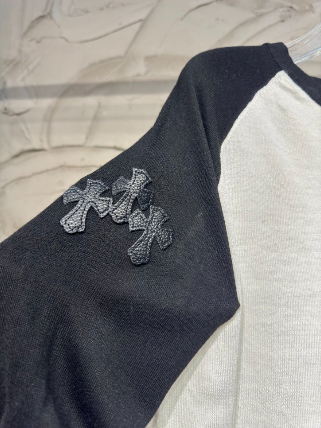 クロムハーツ ブランド コピー ラグラン長袖Tシャツ ホワイト ブラック袖切り替え 胸元ゴシックロゴ刺繍 クロス装飾 ストリート系 安全取引_9